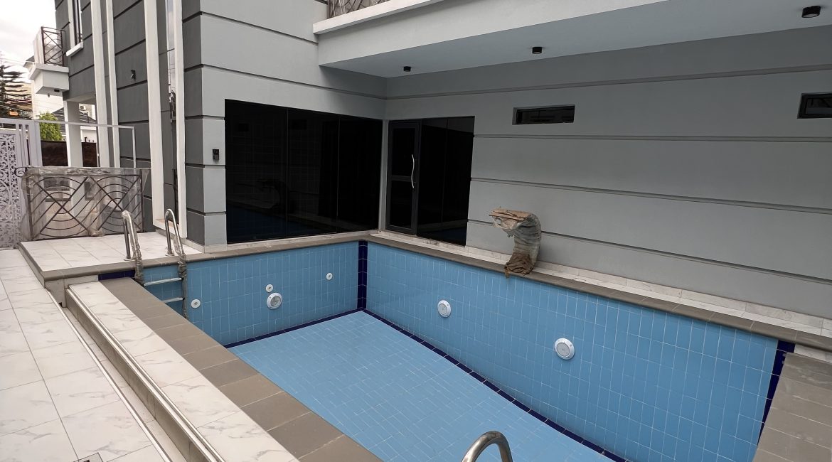 5 Bedroom Duplex with a Private Cinema and Swimming Pool