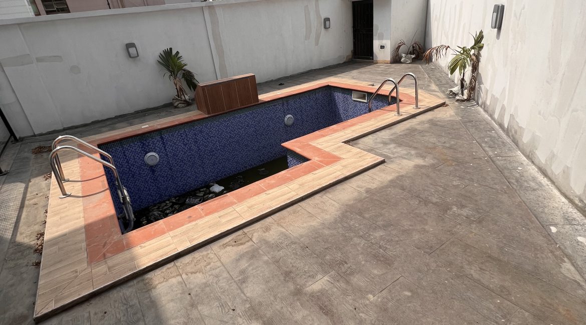 Luxury 5 bedroom mansion with a swimming in IKEJA GRA