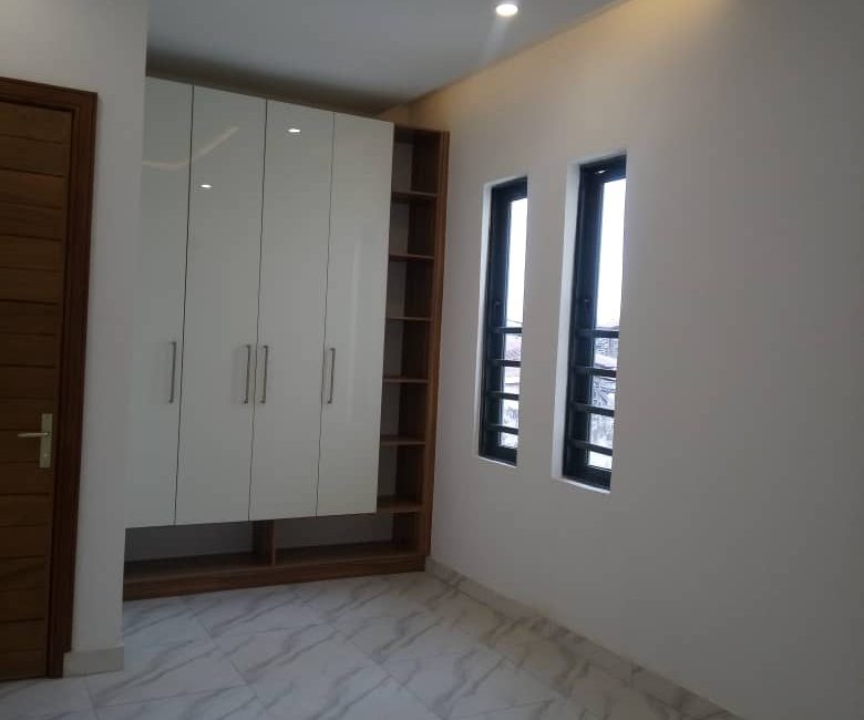 3 bedroom with a BQ in Gbagada