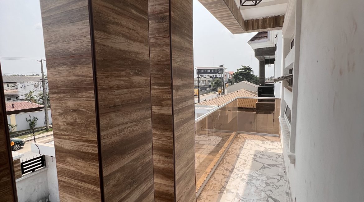 Luxury 5 bedroom mansion with a swimming in IKEJA GRA