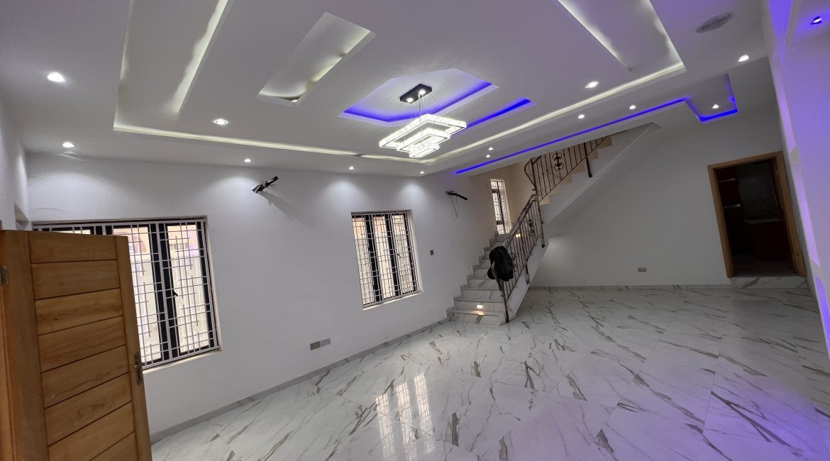 5 Bedroom Duplex with a Private Cinema and Swimming Pool