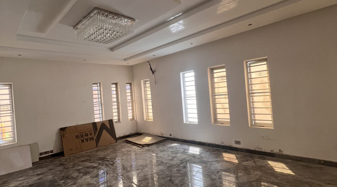 Luxury 5 bedroom mansion with a swimming in IKEJA GRA