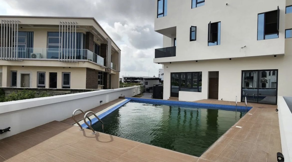 Luxury 5 bedroom Mansion at Ajah