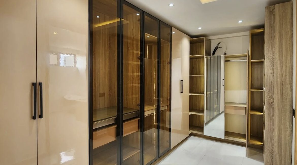 Luxury 5 bedroom Mansion at Ajah