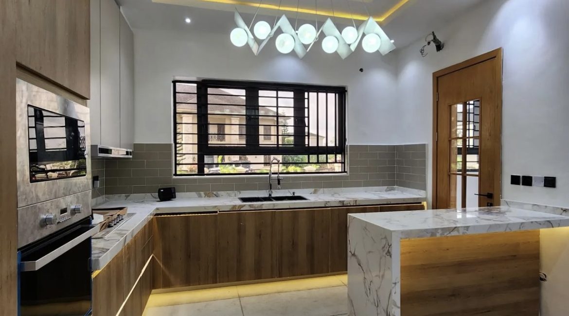 Luxury 5 bedroom Mansion at Ajah