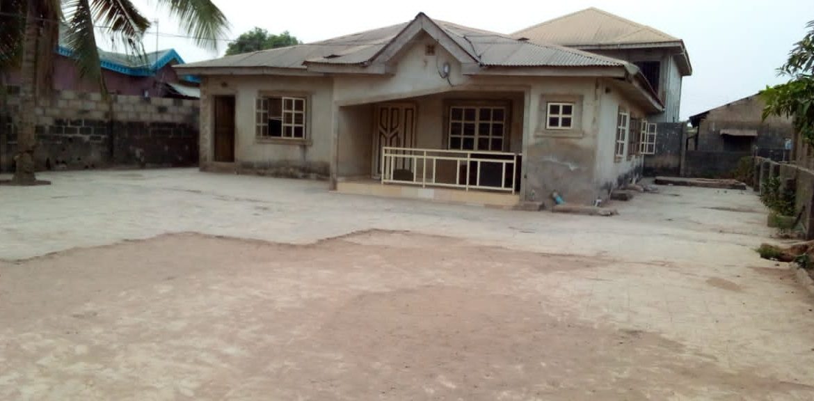Block of flats on 645sqm at Oke Aro Town