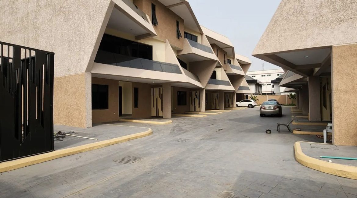 Luxury 4 bedroom Terrace Duplex at LEKKI Phase 1