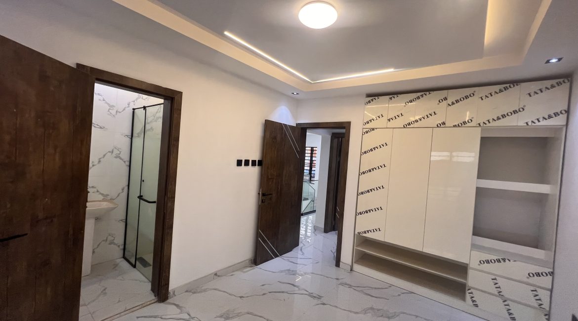 4 bedroom fully detached duplex off college road ogba